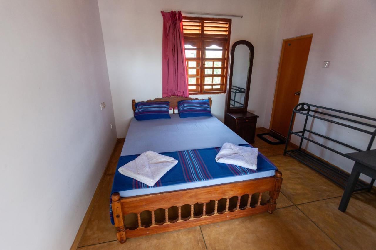 Bluewhale Beach Hotel Tangalle Exteriör bild