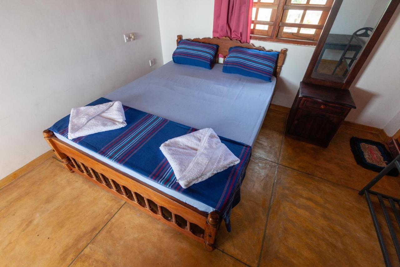 Bluewhale Beach Hotel Tangalle Exteriör bild