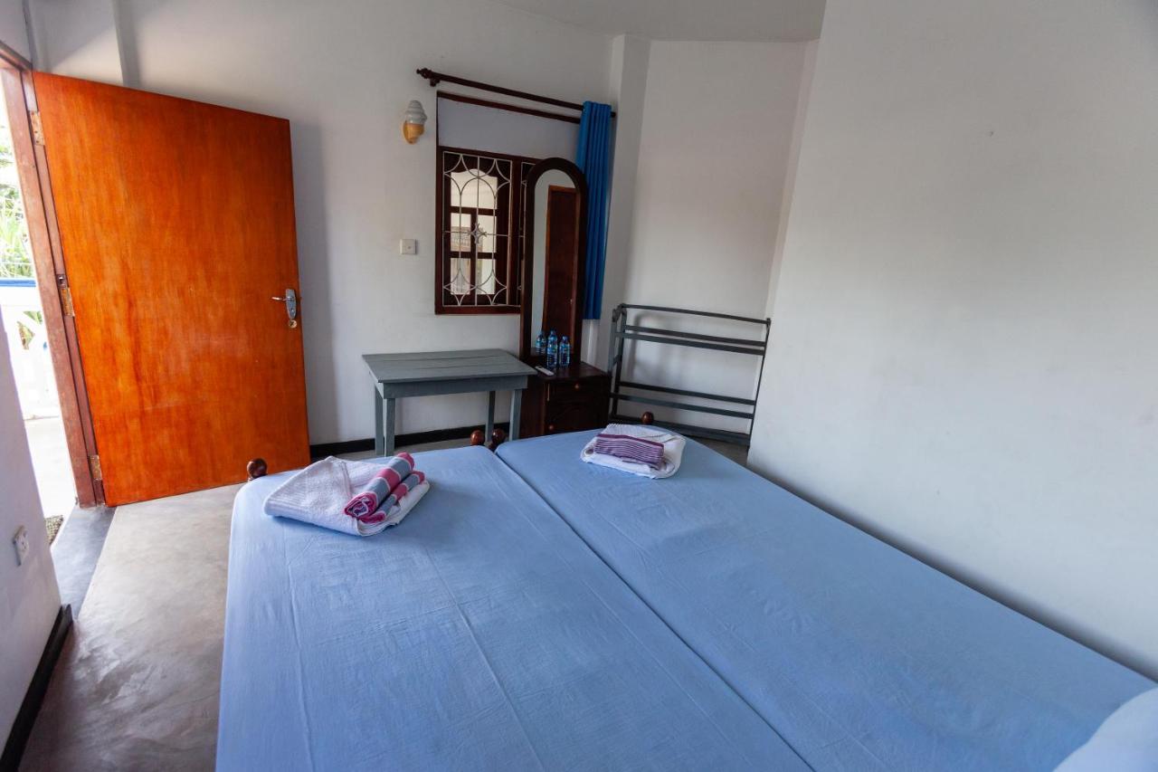 Bluewhale Beach Hotel Tangalle Exteriör bild