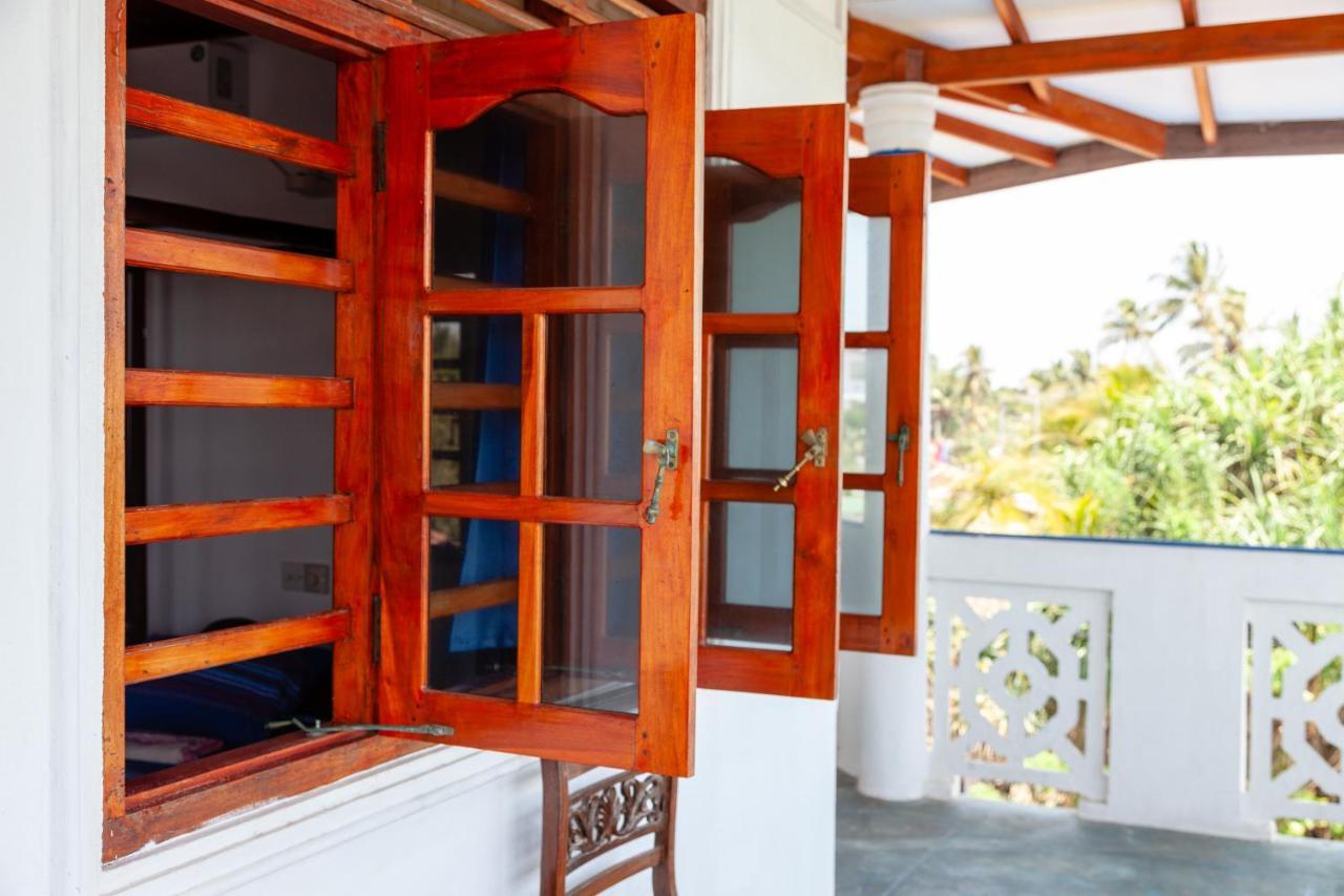 Bluewhale Beach Hotel Tangalle Exteriör bild