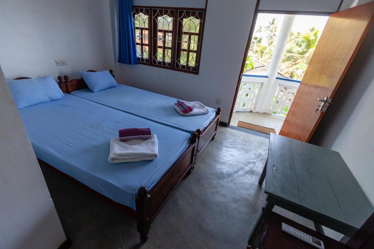 Bluewhale Beach Hotel Tangalle Exteriör bild